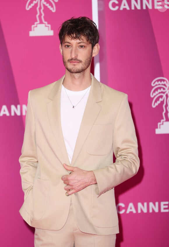 Pierre Niney Taille